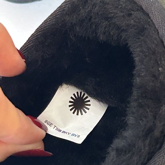 UGG Womens Classic Mini II Winter Boots Shearling Fur Booties Size 8 Black - Picture 13 of 14